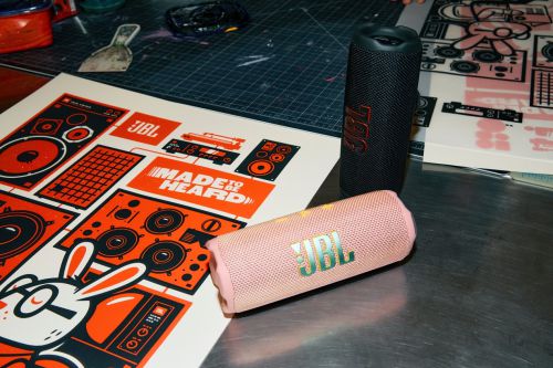 FLIP7 音乐万花筒七代便携式蓝牙音箱全新上市j9九游真人游戏第一品牌户外进阶自由开声 JBL(图3)